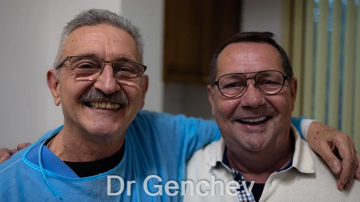 Dr Genchev avec patient pour implant basal