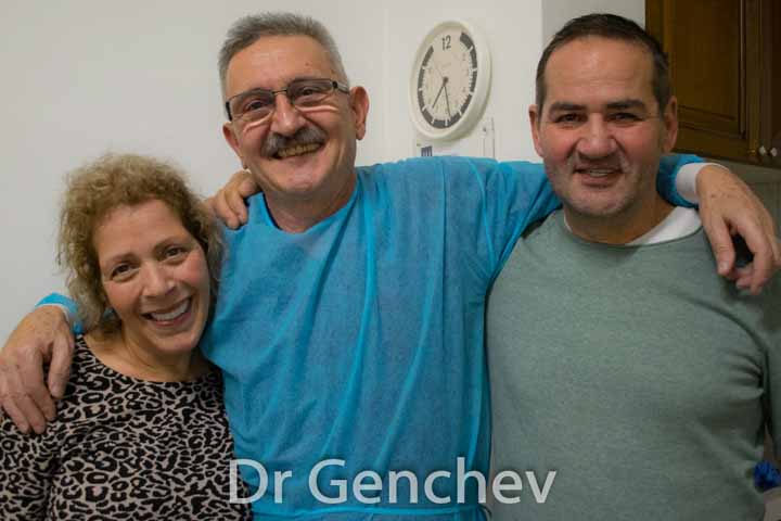 Dr Genchev avec 2 patients de France pour implant basal